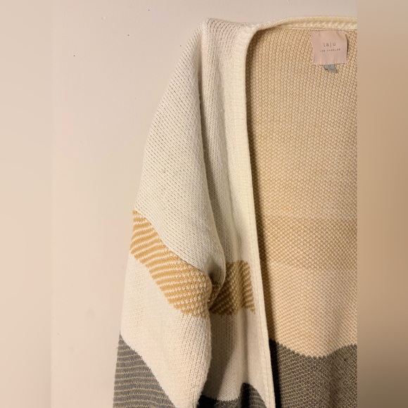 LaJu Cardigan - Picture 9 of 10